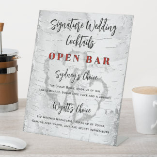 Carved Hearts Birch Wedding Bar Signature Drinks Reclamebord Met Voetstuk
