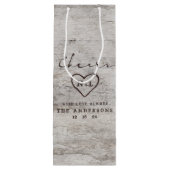 Carved Sweethearts Rustic Birch Cheers Wedding Wijn Cadeautas (Achterkant)