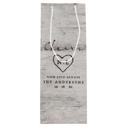 Carved Sweethearts Rustic Birch Cheers Wedding Wijn Cadeautas (Voorkant)