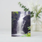 Cascade, carte postale d'Écosse (Debout devant)