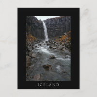 Cascade de Svartifoss, carte postale noire d'Islan