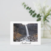 Cascade de Svartifoss en Islande carte postale bla (Debout devant)