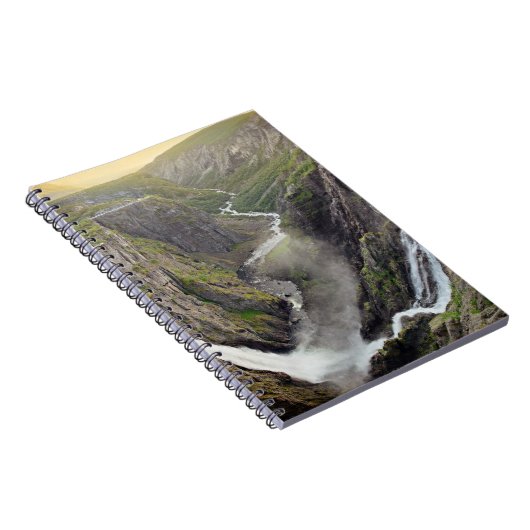 Cascade de Voringsfossen dans le carnet de la (Côté Droit)