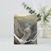 Cascade de Voringsfossen en Norvège carte postale (Debout devant)