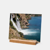 Cascade turque Duden avec mer Méditerranée (Angle)