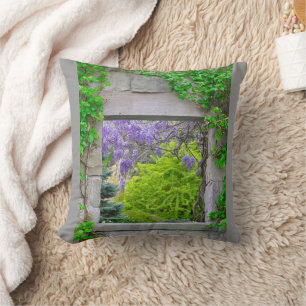 "CASCADING WISTERIA VIA OPEN VENSTER" KUSSEN