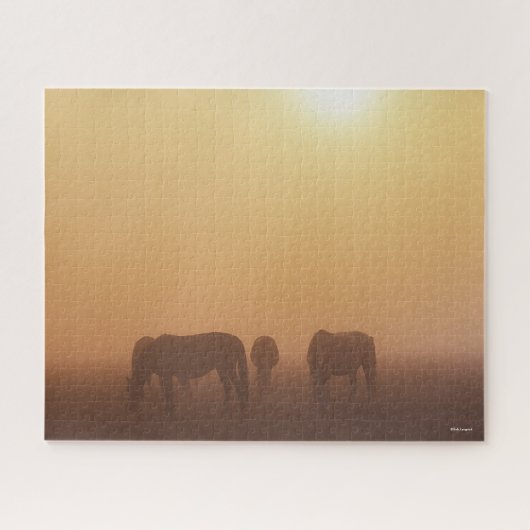 Caspian ponies grazen in de mist-zon legpuzzel (Horizontaal)