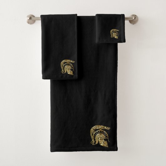 Casque d'armure de chevalier d'or forge en or (noi (En situation)