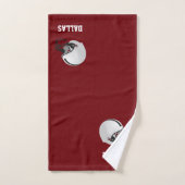 Casque de football américain et texte sur Maroon (Serviette à main)