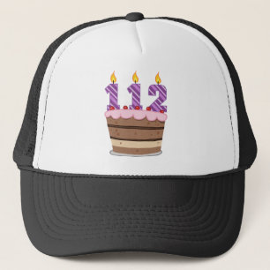 Casquette 112 ans sur gâteau d'anniversaire