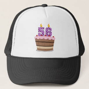 Casquette 56 ans sur le gâteau d'anniversaire