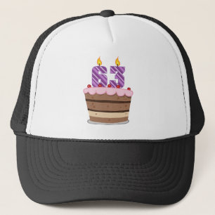 Casquette 63 ans sur le gâteau d'anniversaire