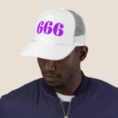 Casquette 666 (violet) (En situation)