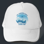 Casquette Alaska Famille Vacances Glacier personnalisé<br><div class="desc">casquettes de vacances Alaska personnalisés cool pour votre voyage en famille avec le design glacier et océan et votre nom personnalisé. Les icebergs flottent dans la mer sous un avion bleu sur ce souvenir de votre exploration arctique des casquettes de glace dans l'océan Pacifique.</div>