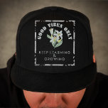 Casquette Apprentissage et conception de Good Vibes uniqueme<br><div class="desc">Notre design "Good Vibes Only" avec le texte "Keep Learning and Growing" est le parfait rappel pour rester positif et continuer à avancer. Le design coloré et stimulant apportera un sourire à votre visage et vous inspirera à continuer à apprendre et à grandir chaque jour. Que vous étudiiez pour une...</div>
