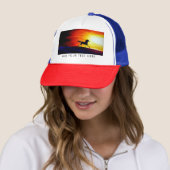 Casquette Art Abstrait Cheval de course Blanc Rouge Bleu Mod (En situation)