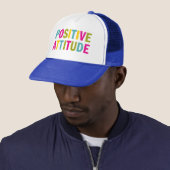 Casquette Attitude positive dans des couleurs lumineuses (En situation)