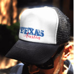 Casquette Austin Texas Red Blue Typographie<br><div class="desc">La conception de typographie moderne présente le Texas en police bleue en détresse avec Austin dans une police de caractères rouge moderne.</div>