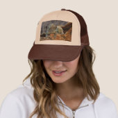 Casquette avec deux lézards curieux (En situation)