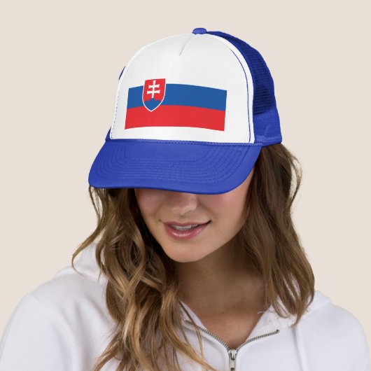 Casquette avec drapeau de la Slovaquie (En situation)