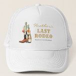 Casquette Bachelorette<br><div class="desc">Bachelorette Trucker Chapeau. Allons-y, les filles ! Préparez-vous à une balade sauvage dans le Far West ! Ce casquette mignon est amusant et parfait pour un week-end de nuptiale ou de bachelorette à thème occidental. Unique et original, avec des cactus dessinés à la main et aquarellés, des bottes de cowboy...</div>