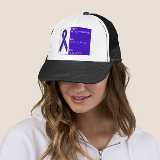 Casquette bas de boule avec le logo de ruban (En situation)