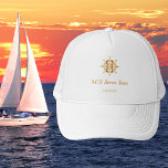 Casquette Bateau en or blanc nom du bateau volant<br><div class="desc">Un arrière - plan blanc. Décoré avec un volant en faux or. Personnalisez et ajoutez le nom,  le titre et le texte du bateau.</div>