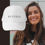 Casquette Blanc minimaliste BLESSEE<br><div class="desc">Texte Simple MINIMALISTE Béni. Portez votre message de foi chrétienne. Customisez-le avec la couleur/la police de votre choix. Lettres noires modernes dans tous les casquettes.</div>