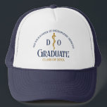 Casquette Bleu bleu Ostéopathie Médicale de l'école<br><div class="desc">Ce casquette d'une école de médecine ostéopathique de couleur bleu marine et or pour un DO ou un médecin ostéopathe porte le symbole d'un médecin ostéopathique et le nom de votre collège pour la classe de 2025. Customisez avec votre année d'obtention du diplôme pour un grand cadeau personnalisé de fin...</div>