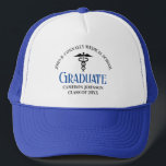 Casquette Bleu Médicale de l'école de la commémoration<br><div class="desc">Ce cadeau de casquette de diplôme d'une école de médecine personnalisée bleu présente une typographie moderne pour une classe de 2024 diplômé. Customisez avec votre année d'obtention du diplôme sous le caduceus pour une infirmière ou un médecin pour un médecin diplômé.</div>