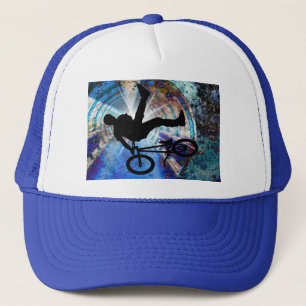 Casquette BMX dans un tunnel grunge
