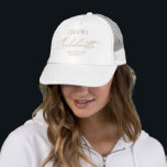 Casquette Bridesmaid minimaliste moderne<br><div class="desc">Que vous soyez la future mariée ou la bonne d'honneur à la recherche d'un cadeau élégant pour vos demoiselles d'honneur, le chapeau de camionnette minimaliste moderne Bachelorette Bridesmaid est le choix parfait. Conçu pour coordonner avec pour la collection de Faire-part de mariage "Chloe". Pour modifier les détails, cliquez sur "Détails"....</div>