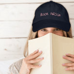 Casquette Brodée Amateurs de livre 'Book Person' Brodé Twill Casque<br><div class="desc">Appelez tous les geeks du livre - celui-ci est pour vous ! ・ casquette chino confortable avec bec pré-courbe ・ Fermeture de la boucle de tissu ajustable et de la boucle de glissière en laiton antique ・ Design discret et non structuré pour un ajustement parfait ・ Présentez fièrement votre amour...</div>