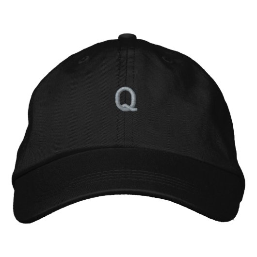 Casquette brodée avec monogramme initiale lettre Q (Devant)