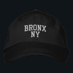 Casquette Brodée BRONX NY Blanc simple sur noir<br><div class="desc">Minimaliste BRONX NY Blancs brodés sur casquette en coton noir. La broderie blanche est personnalisable à d'autres choix de couleurs en sélectionnant le bouton "Modifier la conception". Vous pouvez également choisir la couleur du casquette sur la page principale de l'article.</div>