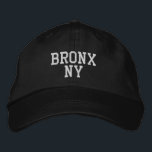 Casquette Brodée BRONX NY Blanc simple sur noir<br><div class="desc">Minimaliste BRONX NY Blancs brodés sur casquette en coton noir. La broderie blanche est personnalisable à d'autres choix de couleurs en sélectionnant le bouton "Modifier la conception". Vous pouvez également choisir la couleur du casquette sur la page principale de l'article.</div>
