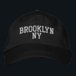Casquette Brodée BROOKLYN NY Blanc simple sur noir<br><div class="desc">BROOKLYN NY Minimaliste brodé blanc sur casquette de coton noir. La broderie blanche est personnalisable à d'autres choix de couleurs en sélectionnant le bouton "Modifier la conception". Vous pouvez également choisir la couleur du casquette sur la page principale de l'article.</div>