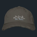 Casquette Brodée Citation de fille mignonne rose rustique gris blan<br><div class="desc">Citation personnalisée vintage casquette de baseball gris,  avec broderie rose et blanche. Une idée de cadeau d'anniversaire mignon.</div>