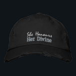 Casquette Brodée Citation Spirituelle Pour Son Rose Rustique Noir<br><div class="desc">Mignonne casquette de baseball noir brodé rose et argent avec la citation,  Elle Honore Son Divine,  Threads de District Distressed Chino Twill. Une idée de cadeau accessoire spirituel.</div>