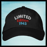 Casquette Brodée Edition limitée 1943 ou année, noir, rétro vintage<br><div class="desc">Edition Limitée amusant Casquette de baseball brodé - Casquette, 1943 ou votre année de naissance. L'échantillon est noir, mais plusieurs couleurs à choisir. Un cadeau d'anniversaire vintage unique pour un vieil homme. Facile à modifier année ou texte. Les couleurs de broderie sont le blanc, le rouge et le bleu clair...</div>