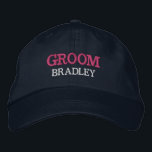 Casquette Brodée Enterrement de vie de garçon personnalisé<br><div class="desc">Ajoutez un nom et le rôle à jouer lors du mariage en cliquant sur le bouton "Personnalisé". Cette casquette chic et élégante constitue un souvenir parfait pour un voyage inoubliable avec vos meilleurs amis. Le devant de la casquette présente une typographie "Marié" inspirée du sport qui capture parfaitement l'amusement et...</div>