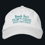 Casquette Brodée Funny Beach Hair Ne vous souciez pas Nom de plage<br><div class="desc">Casquette de baseball drôle qui dit "Les cheveux de plage ne s'en soucient pas". Ajoutez le nom de votre plage ou ville de plage préférée (ou supprimez). Modifiez facilement le texte et la couleur du casquette. Idéal pour les jours ensoleillés à la plage ou sur l'eau.</div>