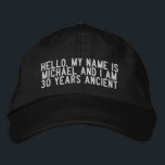 Casquette Brodée Funny Personnalisé Chaque année 30ème Jalon Annive<br><div class="desc">C'est toujours amusant d'avoir un casquette à porter pour un anniversaire marquant ! Ce personnage hilarant 30ème casquette (ou n'importe quelle année) est facile à personnaliser. Il dit "Bonjour,  mon nom est (votre nom ici) et j'ai 30 ans d'ancienneté."</div>