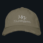 Casquette Brodée Future mariée personnalisée Mlle Mme en script ros<br><div class="desc">Célébrez la future mariée avec cette casquette de baseball brodée personnalisée, avec "Mme" en script rose. Cet accessoire élégant et amusant est parfait pour les douches de mariée, les enterrements de vie de jeune fille ou comme un cadeau attentionné pour la future mariée. Le design personnalisé ajoute une touche personnelle,...</div>