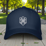 Casquette Brodée Initiales Monogrammes Crest Personnalisées<br><div class="desc">Monogram Crest Monogrammed Initiales Personnalisé Brodé Casquette de baseball comprend le simple monogramme brodé moderne de vos initiales à l'intérieur d'une bordure de crête. Parfait comme cadeau pour la famille et les amis pour l'anniversaire,  Noël,  Fête des pères,  Fête des Mères,  mariages et plus. Créé par Evco Studio www.zazzle.com/store/evcostudio</div>
