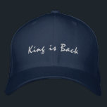 Casquette Brodée King est de retour Basique Flexfit couleur de la M<br><div class="desc">King est de retour Basique Flexfit Laine Marine Couleur Brodée Baseball Taille du Casquette Flexfit Laine est S/M, 6 3/4" - 7 1/4" et Vous pouvez modifier le texte. Le Basic Flexfit Wool Casquette est un type de casquette de baseball populaire connu pour son ajustement confortable et son design classique....</div>