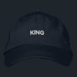 Casquette Brodée KING Vêtements quotidiens Cotton Navy Couleur casq<br><div class="desc">Coton brodé : Ce casquette en coton marine est un mélange de confort et de style, avec le texte "King" élégamment brodé sur le devant. Le bracelet réglable offre un ajustement customisé, ce qui le rend idéal pour l'usure quotidienne ou comme pièce hors pair.</div>