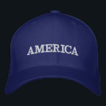 Casquette Brodée L'Amérique en bleu<br><div class="desc">L'Amérique est brodée en blanc sur ce casquette de baseball unisexe bleu ou n'importe quel casquette de couleur que vous choisissez. Une façon parfaite de montrer son patriotisme lors de la 4 juillet,  du Jour du Souvenir ou de toute occasion.</div>