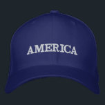 Casquette Brodée L'Amérique en bleu<br><div class="desc">L'Amérique est brodée en blanc sur ce casquette de baseball unisexe bleu ou n'importe quel casquette de couleur que vous choisissez. Une façon parfaite de montrer son patriotisme lors de la 4 juillet,  du Jour du Souvenir ou de toute occasion.</div>