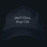 Casquette Brodée Le travail acharné paie la motivation succès Casqu<br><div class="desc">Le dur labeur paie", qui sert de rappel quotidien du dévouement, de la persévérance et du succès. Parfait pour les créateurs d'objectifs, les entrepreneurs et tous ceux qui croient au pouvoir du travail acharné. Ce casquette symbolise la détermination, la résilience et la conviction que l'effort conduit au succès. C’est un...</div>